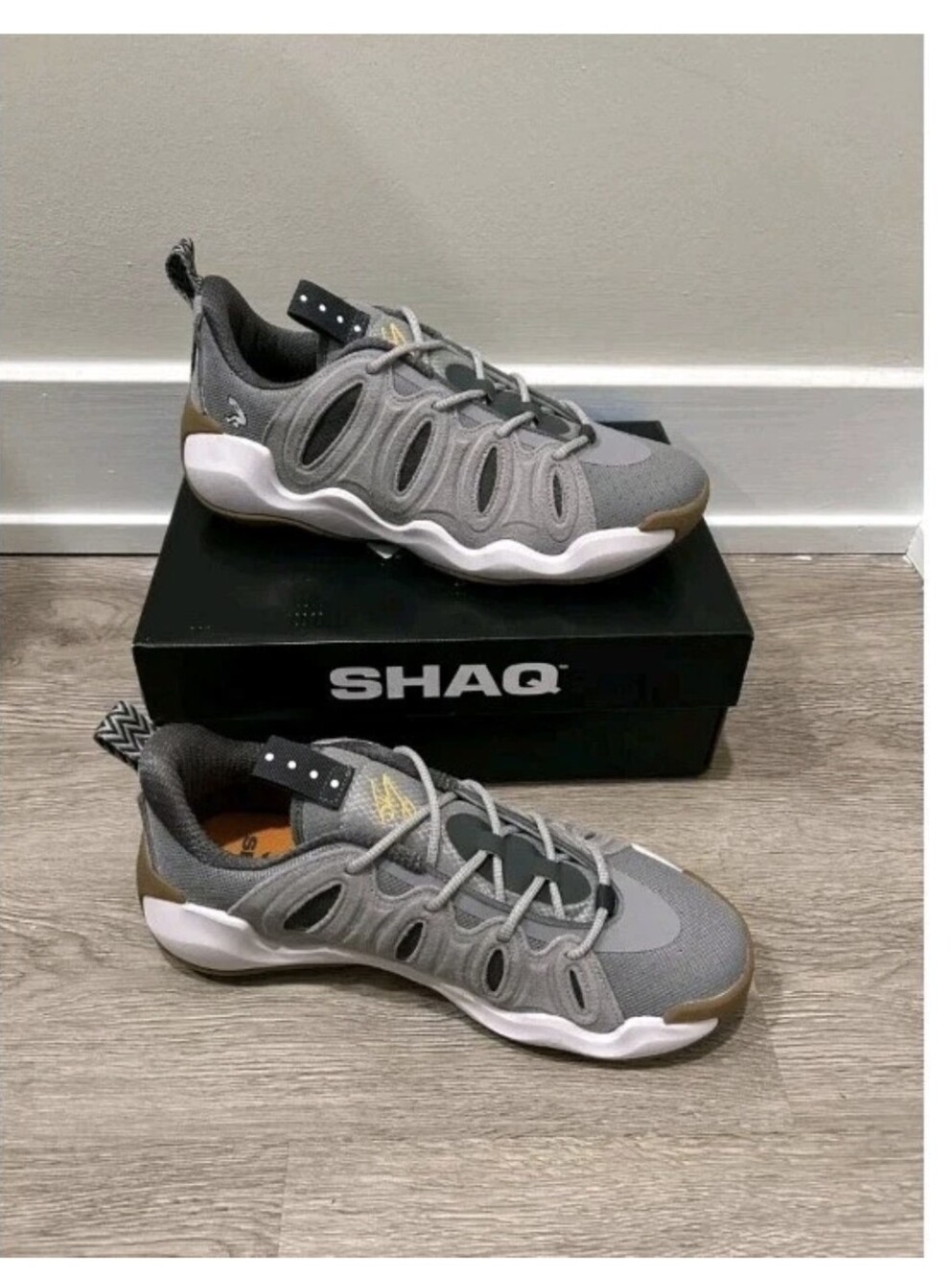 Shaq 4X Mens Basketball Shoes Medium Grey Gum Sole Sneakers AQ95035MN Size 11